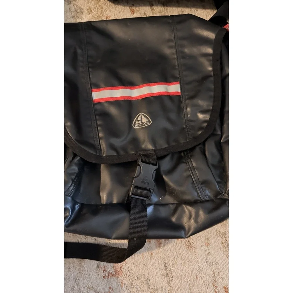 Vintage 90's Nike ACG Waterproof Shoulder Messenger Bag Gorpcore Black Red